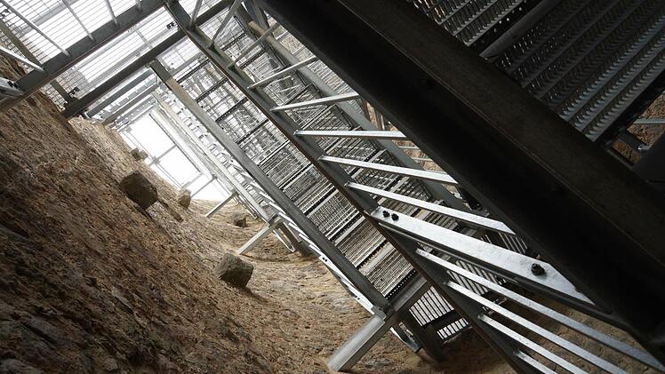 Der Baderturm hat jetzt eine Treppe. Foto: Arkadius Guzy