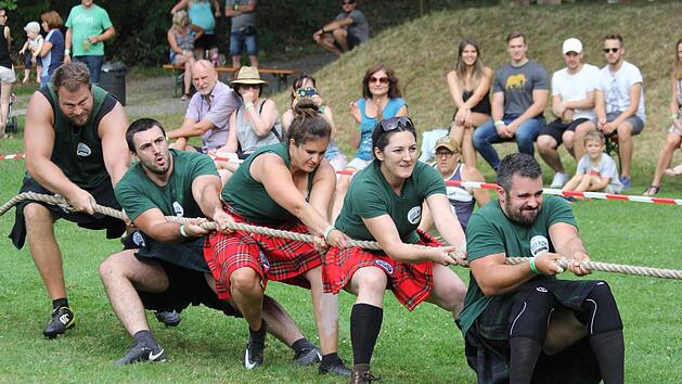 Hauruck! Bei den "H&ouml;&ouml;rder Highland Games" m&uuml;ssen die Teams an einem Strang ziehen, um gegen die Kontrahenten anzukommen. Bastian Reusch