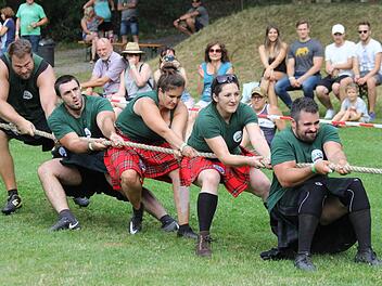 Hauruck! Bei den "Höörder Highland Games" müssen die Teams an einem Strang ziehen, um gegen die Kontrahenten anzukommen. Bastian Reusch