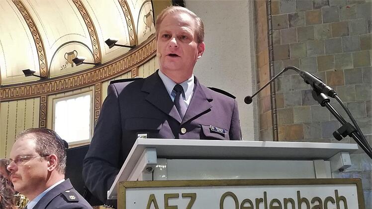 Polizeidirektor Wiegand, Leiter des Oerlenbacher Bundespolizeiaus- und Fortbildungszentrums bei seiner Begrüßungsansprache. Sigismund von Dobschütz