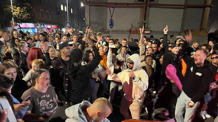 Würzburg: Emotionale Trauerfeier nach tödlicher Messerattacke - Vater berührt mit Ansprache