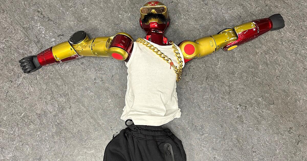 Köln: Sex-Roboter begrapscht Mädchen auf offener Straße - 'von hinten ...