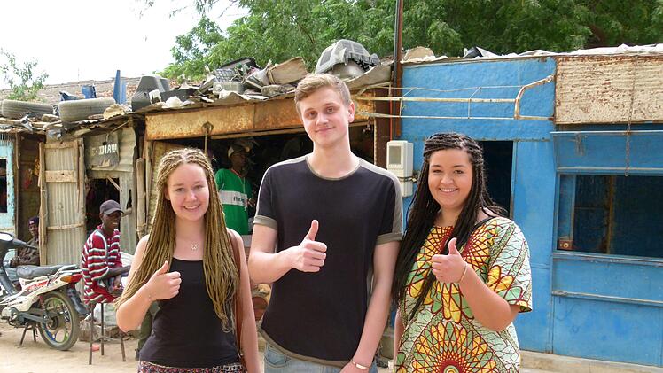 Danica Skotnik, Simon Bach und Laura Alex (v.l.) gefällt ihre Arbeit im Senegal. Foto: Marion Krüger-Hundrup