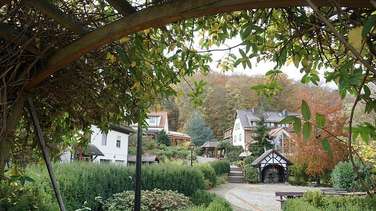Vor zehn Jahren haben Anke und Stefan Schroth die Leitung der  Christlichen Gästehäuser Hohe Rhön übernommen. Heute heißt die  Einrichtung  "Hohe Rhön - Tagungs- und Erholungszentrum". Foto: Marion  Eckert