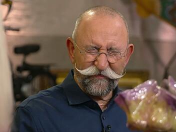 "Bares f&uuml;r Rares"-Moderator Horst Lichter war von der skurrilen Keramik alles andere als angetan.