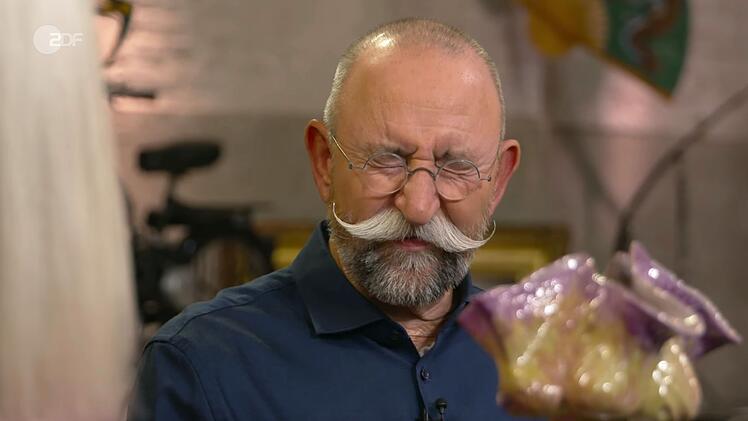 "Bares für Rares"-Moderator Horst Lichter war von der skurrilen Keramik alles andere als angetan.