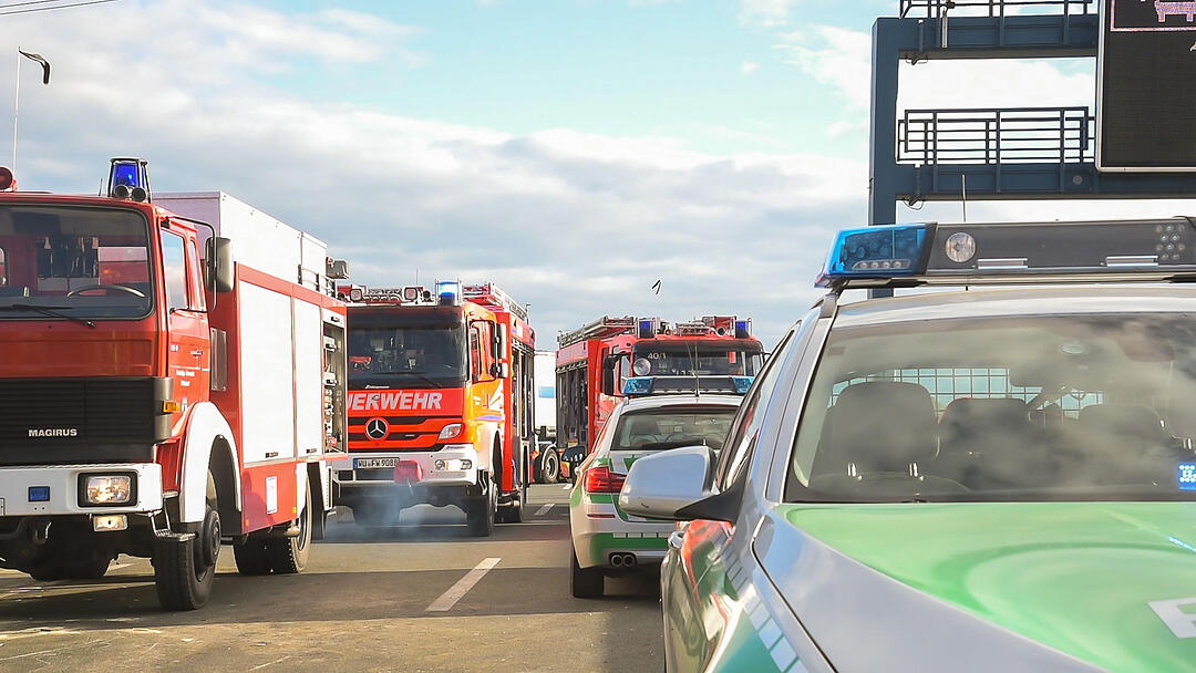 A3 im Kreis Würzburg: Führerhaus bricht nach Massenunfall vom Rest des LKWs ab