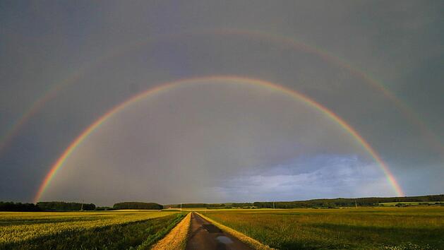 Die Gewitter begleiten uns auch in den n&auml;chsten Tagen noch weiter. Aber auch die Sonne scheint immer wieder hervor. Foto: NEWS5 / Merzbach