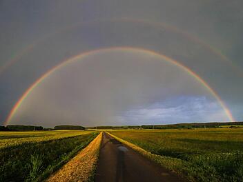 Die Gewitter begleiten uns auch in den nächsten Tagen noch weiter. Aber auch die Sonne scheint immer wieder hervor. Foto: NEWS5 / Merzbach