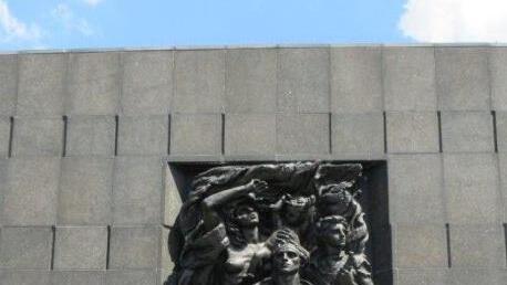 Das "Ehrenmal für die Toten des Warschauer Ghettos" Foto: Dieter Seyfarth