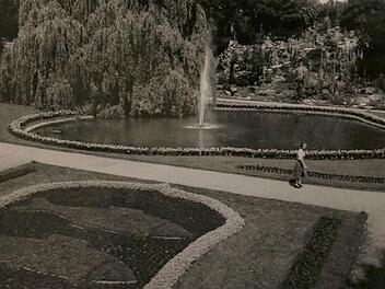 Aus einer Schutthalde schafft Hugo Post bereits in den 1920-er Jahren den Stadtpark, der damals noch "Hindenburganlage" hieß. Stadtarchiv