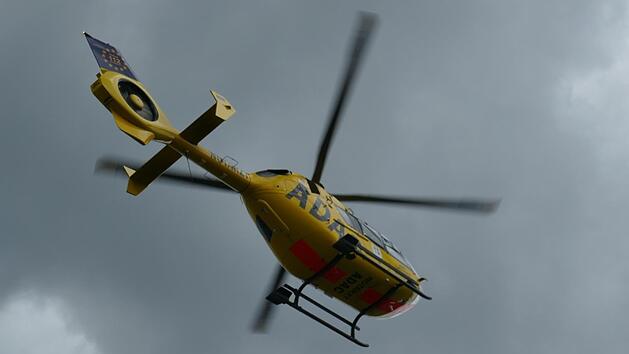 Er hatte es gut gemeint und wollte andere Autofahrer warnen: Doch mit seiner Aktion verursachte ein 28-J&auml;hriger am Dienstag auf der A44 bei Anr&ouml;chte einen folgenschweren Unfall. ein Mann starb, zwei weitere wurden schwer verletzt.  Symbolbild: News5/O&szlig;wald