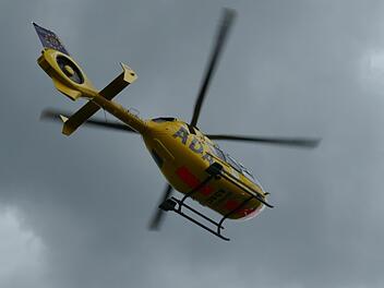 Er hatte es gut gemeint und wollte andere Autofahrer warnen: Doch mit seiner Aktion verursachte ein 28-J&auml;hriger am Dienstag auf der A44 bei Anr&ouml;chte einen folgenschweren Unfall. ein Mann starb, zwei weitere wurden schwer verletzt.  Symbolbild: News5/O&szlig;wald