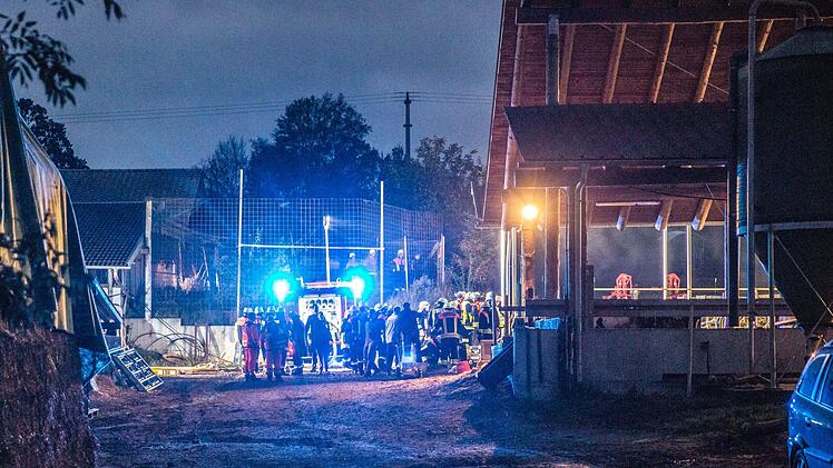 Auf einem Bauernhof in Unterfranken geriet am Montagabend ein Traktor in Brand. Foto: René Ruprecht