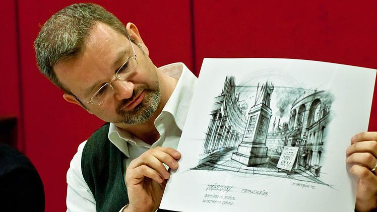 Bühnen- und Kostümbildner Michael Heinrich