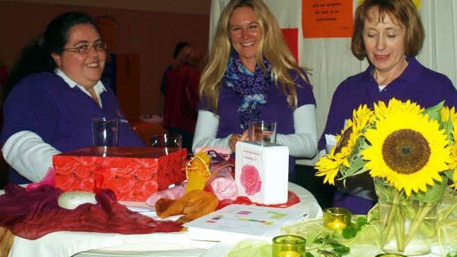 Freundliche, lachende Gesichter sah man bereits beim Betreten der Gesundheitsmesse (von links): Carmen Müller, Ulrike Schmidt und Jutta Welsch.