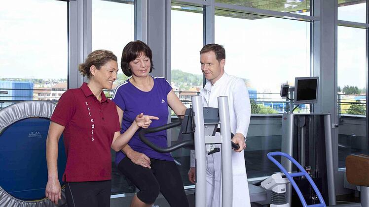 Intensivierte Reha-Nachsorge oder Behandlung auf Rezept kann im saludis absolviert werden. Im Bild Dr. med. Marcus Müller, Chefarzt orthopädische Rehabilitation.