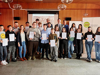 Halbrundes Jubiläum: 150. Zertifikat an der Graf-Stauffenberg-Wirtschaftsschule überreicht