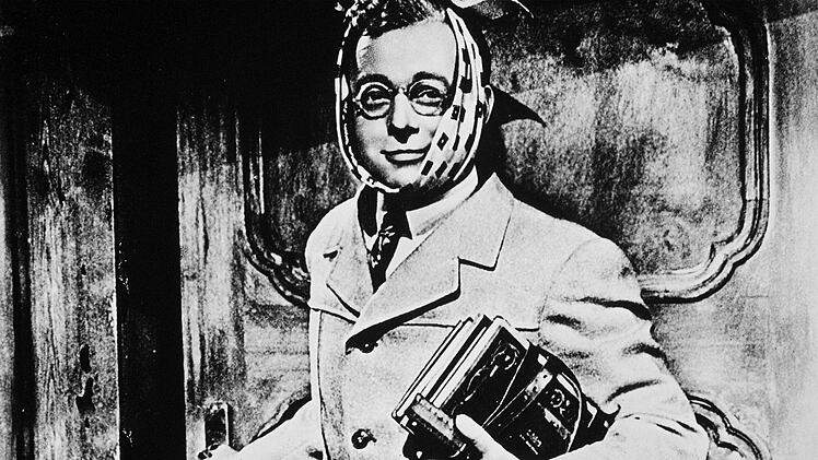 "Die Feuerzangenbowle" ist ein Klassiker, in dem es nicht einmal um Weihnachten gehen muss, damit er an den Feiertagen zum Pflichtprogramm wird.