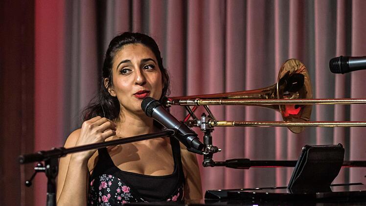 Bei ihrem Coburg-Debüt beeindruckte Noam Vazana das Publikum mit ihrer Vielseitigkeit und Ausdruckskraft. Foto: Jochen Berger