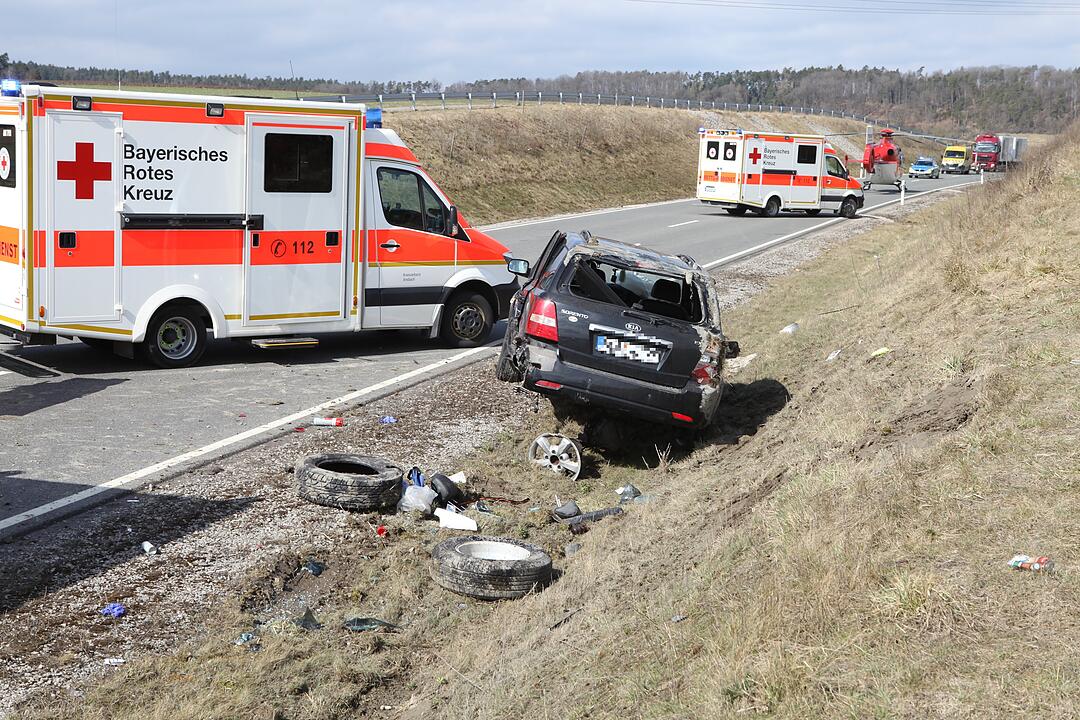 Fünf Verletzte, Kind in Lebensgefahr - Unfall im Kreis Ansbach