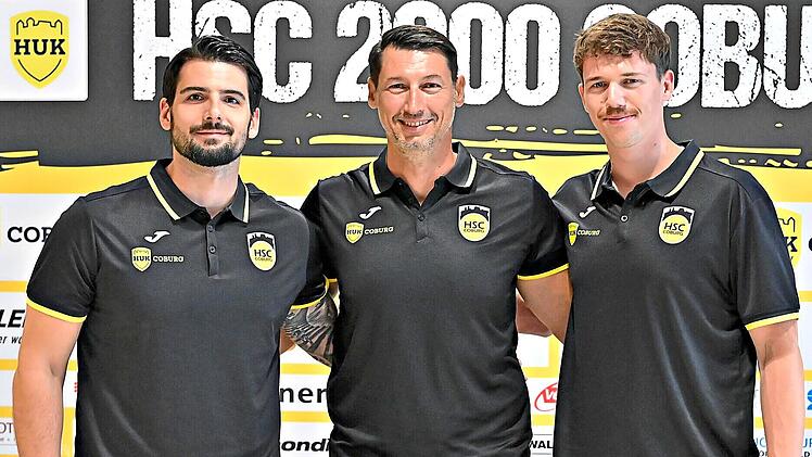 HSC-Coach Anel Mahmutefendic mit den Neuzug&auml;ngen Savvas Savvas (links) und Sven We&szlig;eling (rechts)Hagen Lehmann