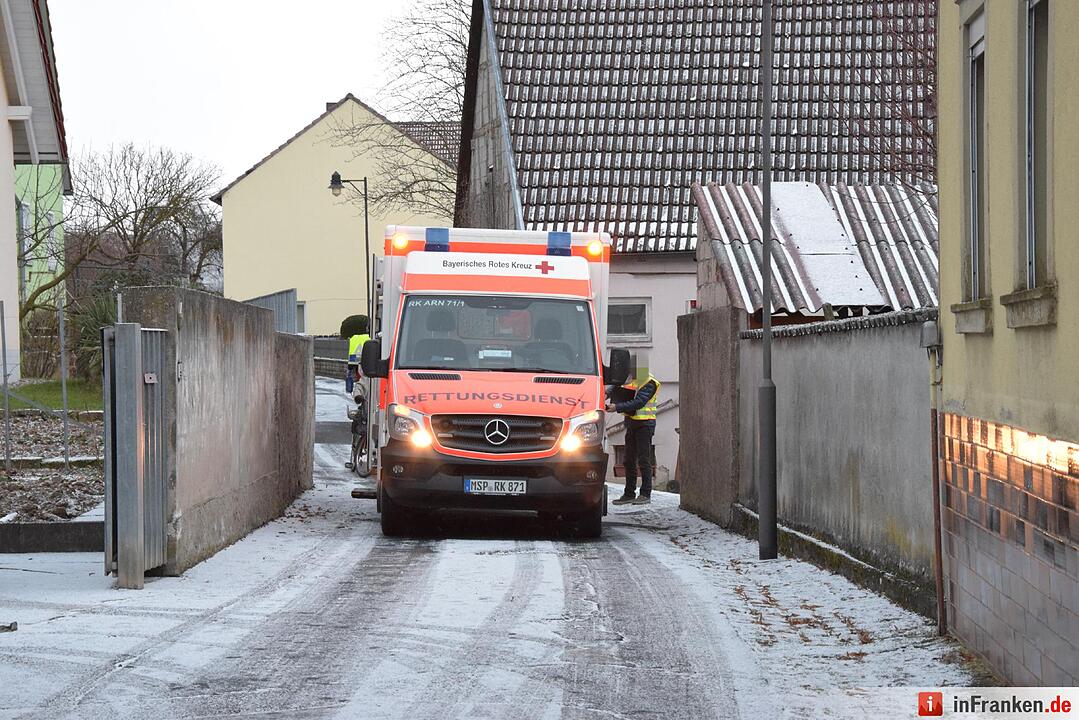 Mann findet angeschossene Familienangehörige in Wohnung bei Arnstein