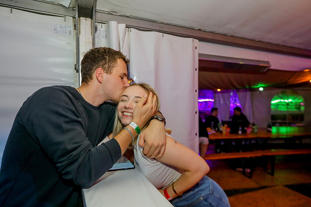 Partyzeltdorf mit 5 Areas!
