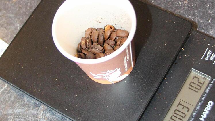 10 Gramm Kaffeebohnen ergeben einen Espresso.