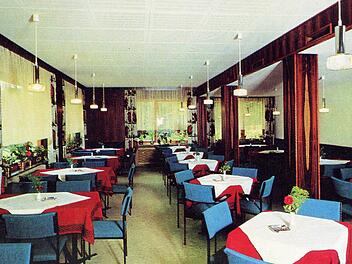 Postkarte der Pulvermühle von 1968/69. So sah die Pulvermühle innen aus, als die Gruppe 47 hier tagte. Repro: Reinhard Löwisch