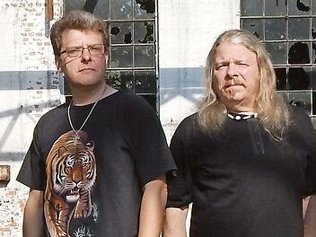 Die Band "Dirty K" (v. l.): Holger Schmitt aus Marktrodach, E-Gitarre; Achim Engelhardt aus Steinwiesen, Drummer und Backgroundgesang; Dirk Weigelt aus Grub am Forst, E-Gitarre sowie Lead- und Backgroundgesang; Thomas Burkert-Mazur aus Schmölz, Bassgitarre und Lead- und Backgroundgesang Foto: PR