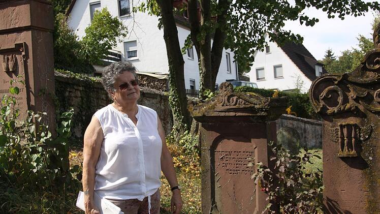 Als letzte Veranstaltung des laufenden Semesters im Programm der Hammelburger Volkshochschule führt Kreisheimatpflegerin Cornelia Mence über den jüdischen Friedhof in Pfaffenhausen. Alle anderen Termine der Jüdischen Kulturtage 2020 wurden abgesagt. Foto: Archiv/Claudia Beyrle