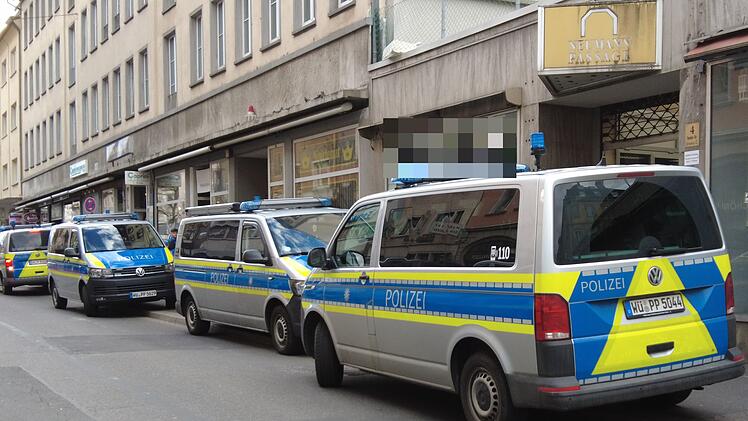 Mehrere Verhaftungen wegen Drogendelikten: Zwei Stra&szlig;en in W&uuml;rzburg gesperrt