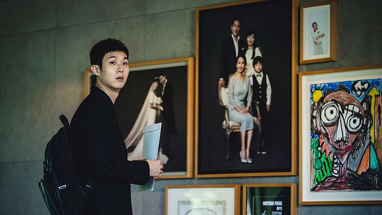 Eine gro&szlig;e Chance: Ki-woo (Choi Woo-shik) ergattert einen Job als Nachhilfelehrer bei der wohlhabenden Familie Park.