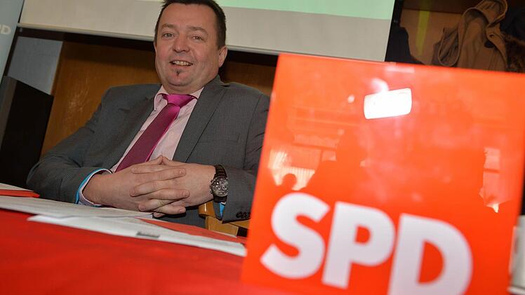 Für den Augenblick kann sich Wolfgang Brühl zurücklehnen. Er ist bei der SPD-Kreiskonferenz als Vorsitzender bestätigt worden. Auf den Eltmanner warten in den kommenden Jahren aber noch viele Aufgaben