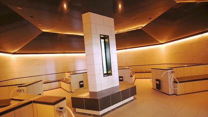 Das neu gestaltete Dampfbad der Obermain Therme ist mit der Effektbeleuchtung zur Augenweide geworden.