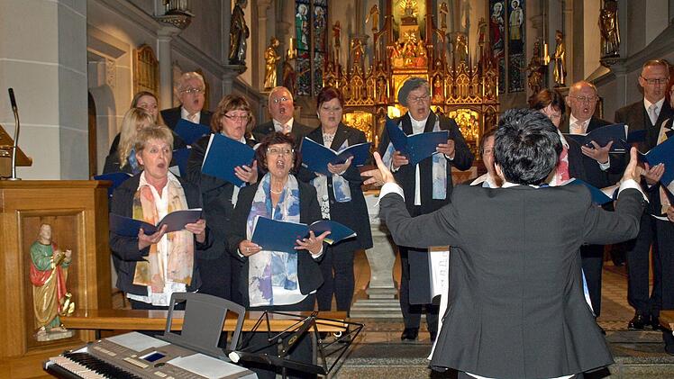 Sehr vielseitig singt der Chor "Gemeinsangkeit" Nordhalben unter der Leitung von Ilona Ruf.  Foto: Susanne Deuerling