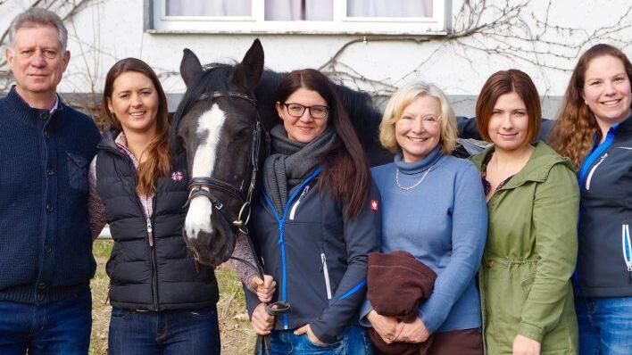Sie haben die "Regentschaft" im Reit- und Fahrverein Sonnefeld und Umgebung übernommen. Von links: Vorsitzender Klaus Roleder; Zweite Vorsitzende Bettina Witter; Geschäftsführerin Annika Schmittlein; Kassiererin Sigrid Angermüller; Schriftführerin Lara Büchner; Dritte Vorsitzende Lisa Michel