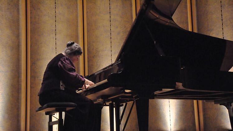 Eva Smirnova bei ihrer Klaviersoirée im Rossini-Saal. Foto: Peter Klopf