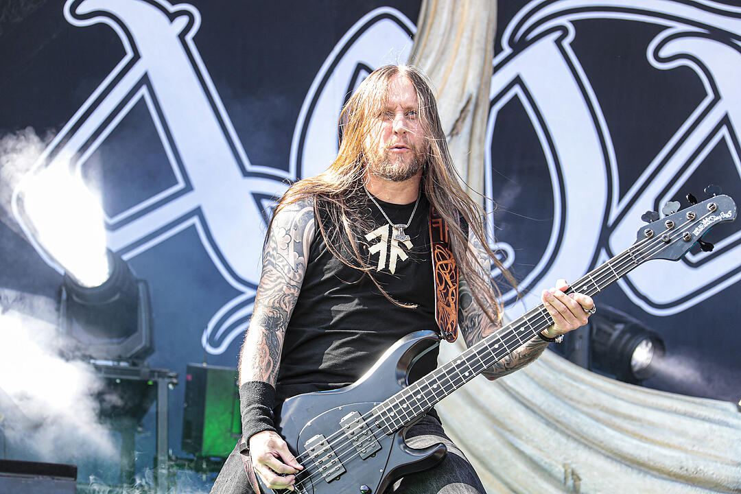 Amon Amarth bei Rock im Park 2019: Ganz viel Metal und Feuer bringt die Fans zum Durchdrehen