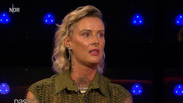 In der NDR-Sendung "DAS!" blickte Musikerin Jennifer Weist auf ihr bewegtes Leben zurück.