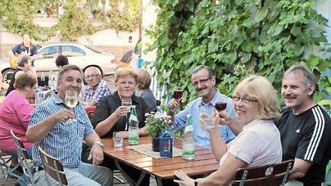 Besucher feiern in der Hammelburger Altstadt. Foto: Archiv/ Stadt Hammelburg