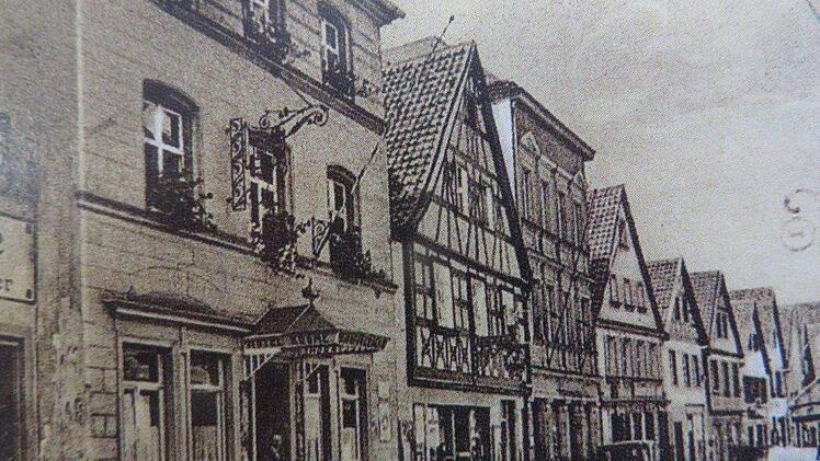 Das Hotel "Zur goldenen Krone" (Langgasse 15) war jahrzehntelang das beste Haus am Platz. Foto: Stadtarchiv Kulmbach
