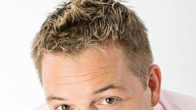 DJ Jörg übernimmt nach der Livemusik die Tanzfläche.