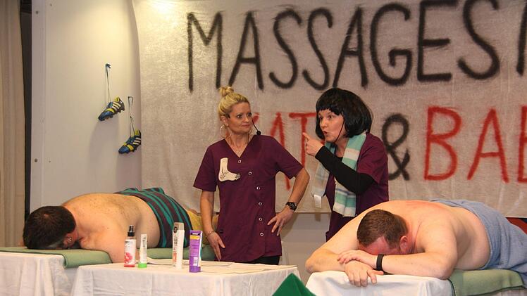 Im Massagestudio von Kathi (l. Silvia Beck) und Babsi (Sylvia Müller). Matthias Nöth