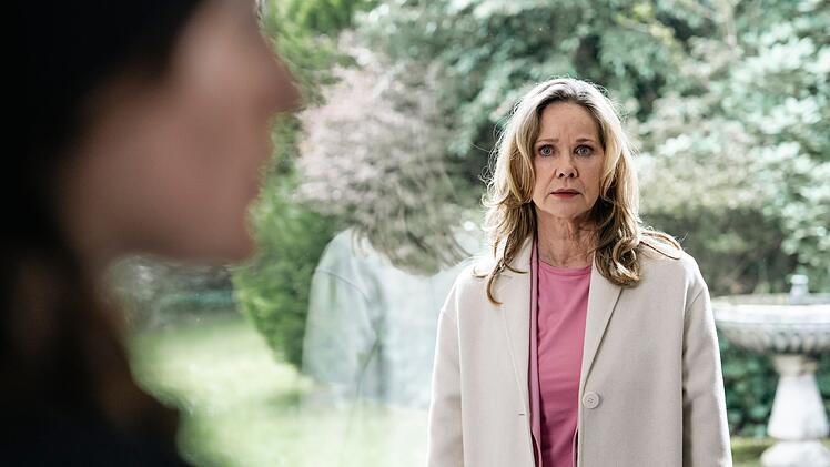 Elisabeth Kantschek (Ann-Kathrin Kramer) kann nicht glauben, was sie über ihren soeben verstorbenen Mann erfährt.