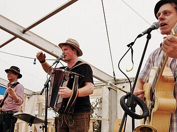 Die Rhöner Kultband "Spilk" sorgt bei der 50-Jahr-Feier der "Schrollnhüpfer" für Stimmung. Foto: Archiv