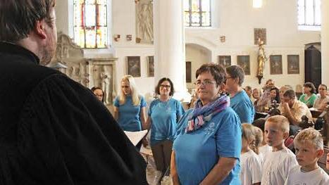 Großer Bahnhof für eine verdiente pädagogische Kraft: Christine Schineller geht nach 42 Jahren im Kindergarten Seßlach in den Ruhestand. Foto: Carsten Höllein
