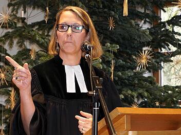 Richtungsweisend: Pfarrerin Nina Mützlitz sprach in ihrer Predigt vom "Ja" für Gott.  Foto: Richard Sänger