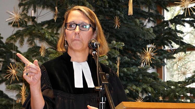 Richtungsweisend: Pfarrerin Nina Mützlitz sprach in ihrer Predigt vom "Ja" für Gott.  Foto: Richard Sänger